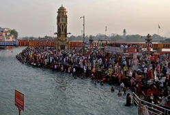 Image of: Massive Devotee Rush in Haridwar for Ganga Bath on Shravan Shivratri 2025