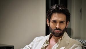 Image of: Kartik Aaryan Relishes Authentic Dal Bati Churma on Rajasthan Film Set