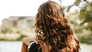 Image of: Expert Tips to Manage Curly Hair During Monsoon for Healthy Locks