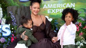 Image of: Pregnant Rihanna Shines at Smurfs Premiere with Children RZA and Riot