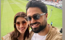 Image of: Kriti Sanon Shares a Candid Moment with Kabir Bedi at Lord’s Stadium