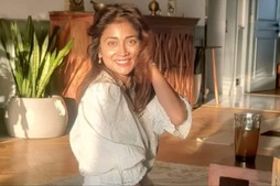 Image of: How Actress Shriya Saran Maintains Her Glowing Skin With Simple Daily Rituals