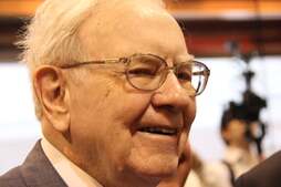 Image of: Warren Buffett Shifts Focus: Selling Apple and Bank of America for Value Stock Investment