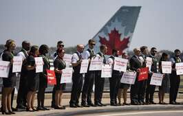 Image of: Air Canada Flight Attendants Hold Off on 72-Hour Strike Notice