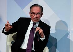 Image of: PM Anwar Clarifies MCMC Probe Is Not Targeting Muhyiddin