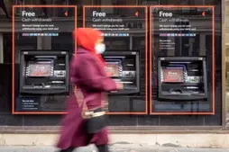 Image of: Major UK Banks Urge Customers to Withdraw Cash Amid Economic Changes