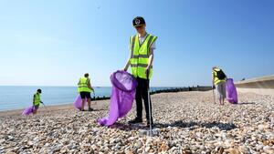 Image of: Encouraging Tourists to Combat Litter: A Smart Approach