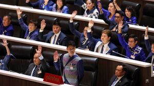 Image of: Thailand's Political Turmoil: PM Vote Amid Thaksin's Departure