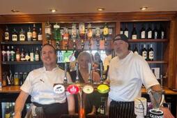 Image of: Discovering The Oak Inn: Burton's Gem of Traditional Pub Culture
