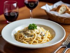 Image of: Homemade Restaurant-Style Creamy Alfredo Pasta Delight