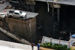 Image of: Colossal Sinkhole Emerges in Bangkok, Prompting Evacuations