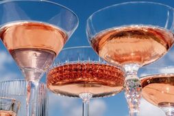Image of: Sober Curious Movement: Young Brits Embrace Non-Drinking Culture