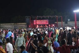 Image of: Chaos Erupts at Ahmedabad Garba Event Due to Entry Restrictions