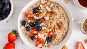 Image of: Elevate Your Oatmeal with Nutmeg and Roasted Flaxseeds