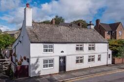 Image of: Charming Grade II Listed Cottage in Newton-le-Willows Hits the Market