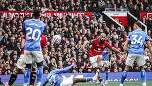 Image of: Manchester United's Bryan Mbeumo Shines in Victory Over Sunderland