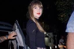 Image of: Taylor Swift Spotted in NYC: Embracing Her Showgirl Style