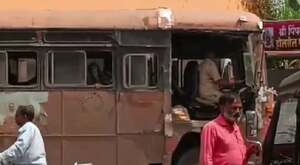 Image of: Viral Video Shows MSRTC Bus Driver Operating Without a Door in Pune