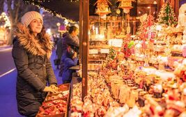 Image of: Discover the Charming Christmas Market at a Historic Mansion