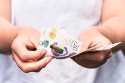 Image of: Navigating the UK Economic Uncertainty: Embracing a Second Income
