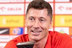 Image of: Manchester United's Transfer Rumors: Lewandowski and Amorim Under Scrutiny