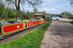Image of: Discover the Best Sunday Roast at This Canalside Pub