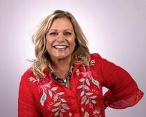 Image of: Laughing Through Life: Comedian Lisa Lane to Headline Her Night Out
