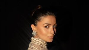 Image of: Bronzed Glam: This Week's Best Beauty Looks from Bollywood