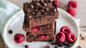 Image of: Indulge in These Delectable Vegan Desserts Made with Medjool Dates